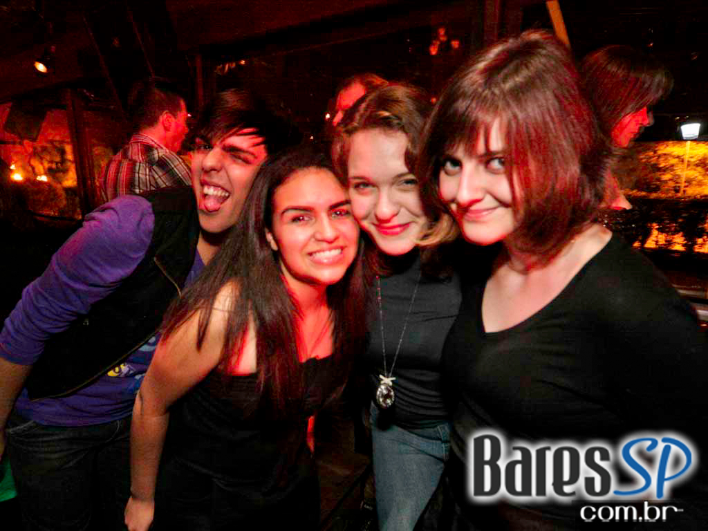 Véspera de feriado, teve noite Six Degrees no Lions Night Club Véspera de feriado, teve noite Six Degrees no Lions Night Club