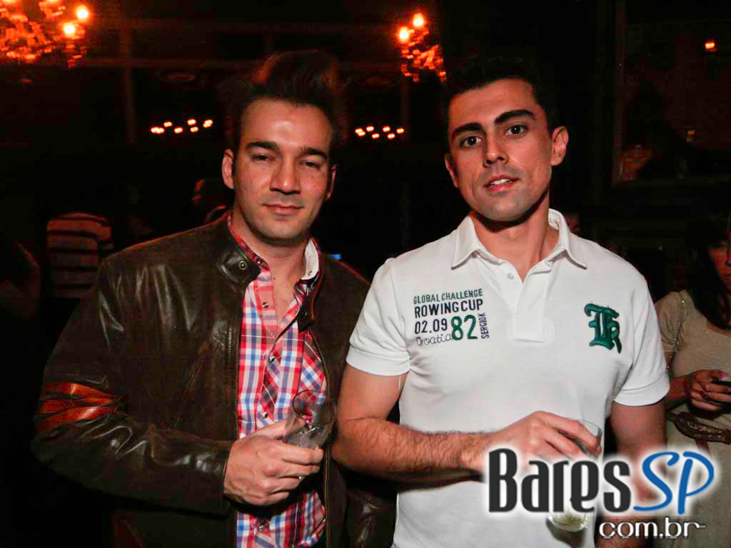 Véspera de feriado, teve noite Six Degrees no Lions Night Club Véspera de feriado, teve noite Six Degrees no Lions Night Club