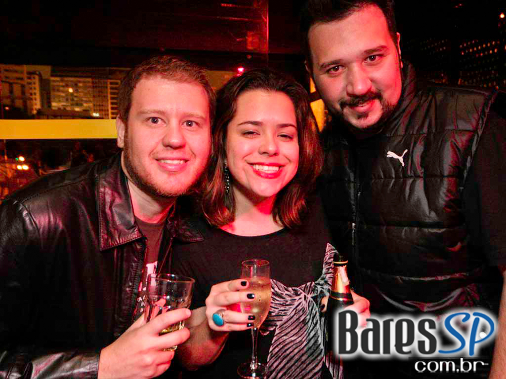 Véspera de feriado, teve noite Six Degrees no Lions Night Club Véspera de feriado, teve noite Six Degrees no Lions Night Club