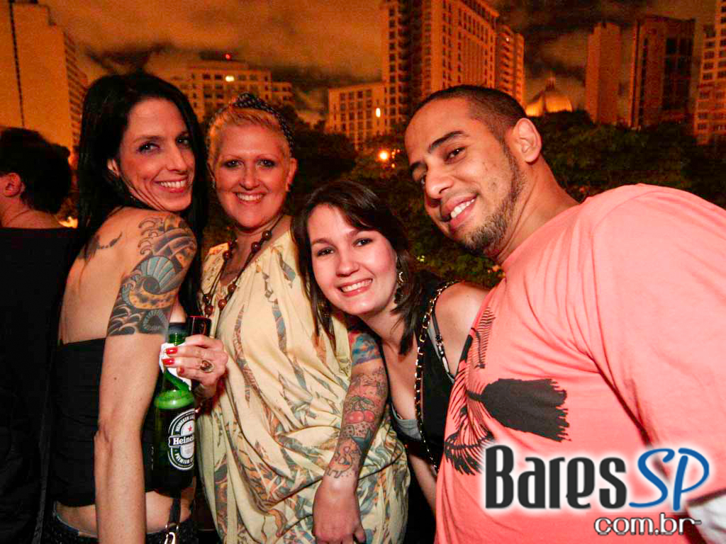 Véspera de feriado, teve noite Six Degrees no Lions Night Club Véspera de feriado, teve noite Six Degrees no Lions Night Club