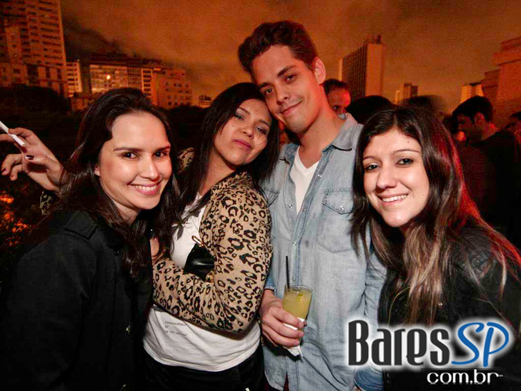 Véspera de feriado, teve noite Six Degrees no Lions Night Club Véspera de feriado, teve noite Six Degrees no Lions Night Club