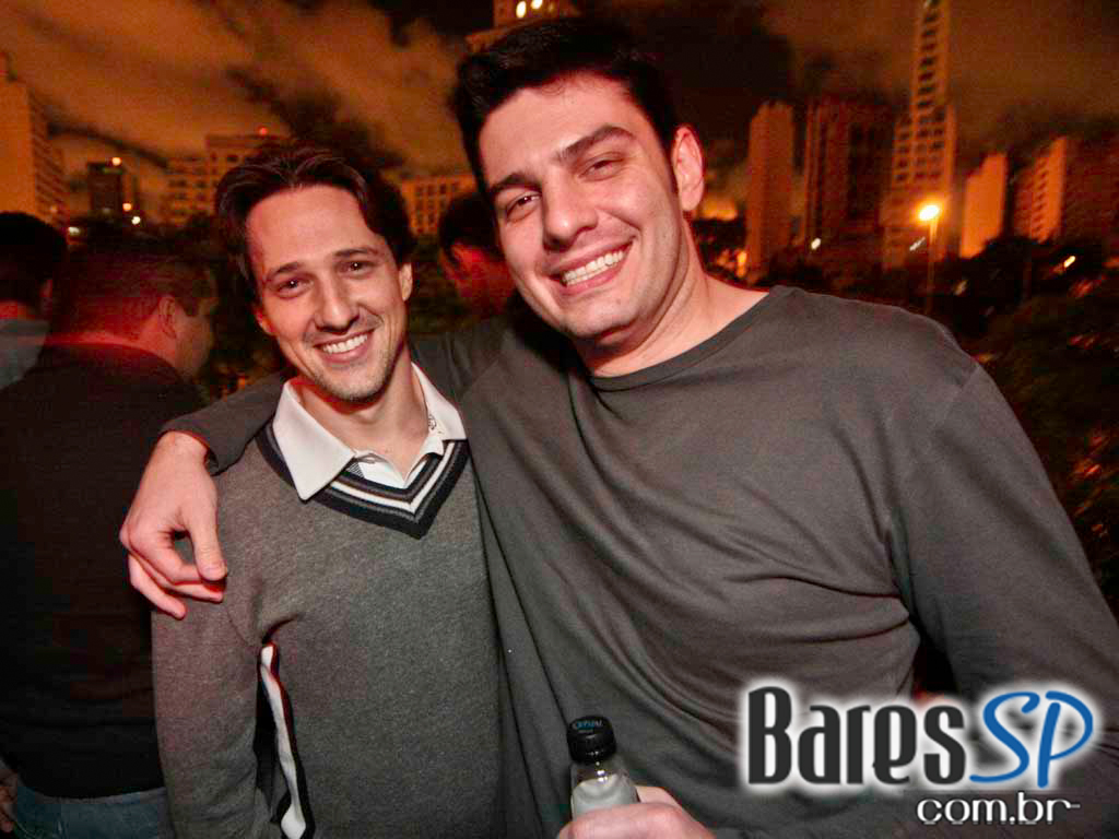 Véspera de feriado, teve noite Six Degrees no Lions Night Club Véspera de feriado, teve noite Six Degrees no Lions Night Club