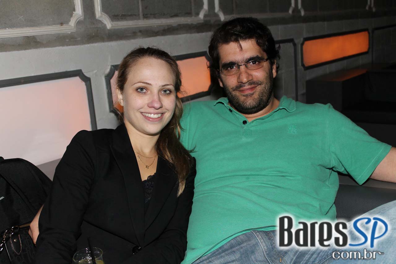 Sonique Bar realizou esquenta do Festival SWU com DJs Manu Versolato e Cris Pantojo Sonique Bar realizou esquenta do Festival SWU com DJs Manu Versolato e Cris Pantojo