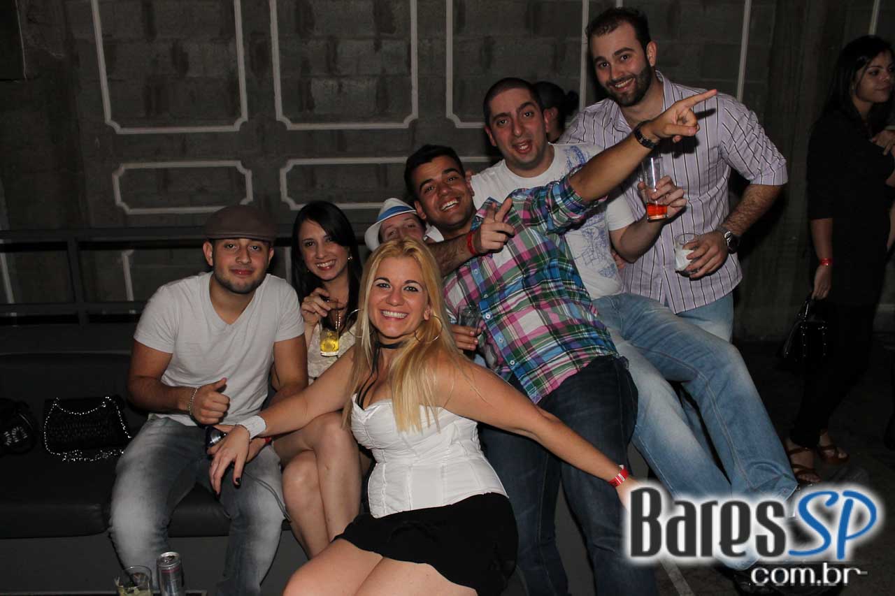 Sonique Bar realizou esquenta do Festival SWU com DJs Manu Versolato e Cris Pantojo Sonique Bar realizou esquenta do Festival SWU com DJs Manu Versolato e Cris Pantojo