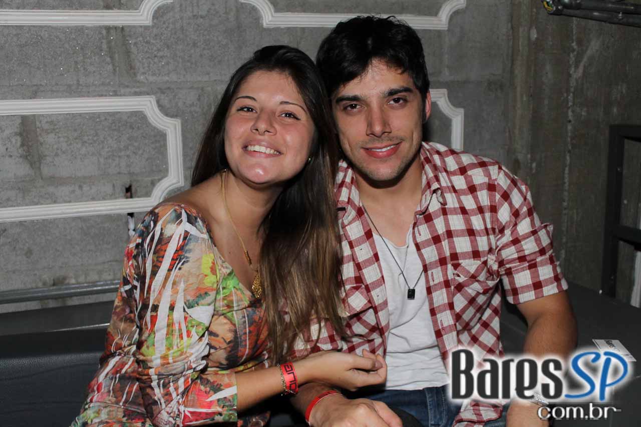 Sonique Bar realizou esquenta do Festival SWU com DJs Manu Versolato e Cris Pantojo Sonique Bar realizou esquenta do Festival SWU com DJs Manu Versolato e Cris Pantojo