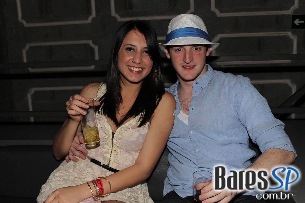 Sonique Bar realizou esquenta do Festival SWU com DJs Manu Versolato e Cris Pantojo Sonique Bar realizou esquenta do Festival SWU com DJs Manu Versolato e Cris Pantojo