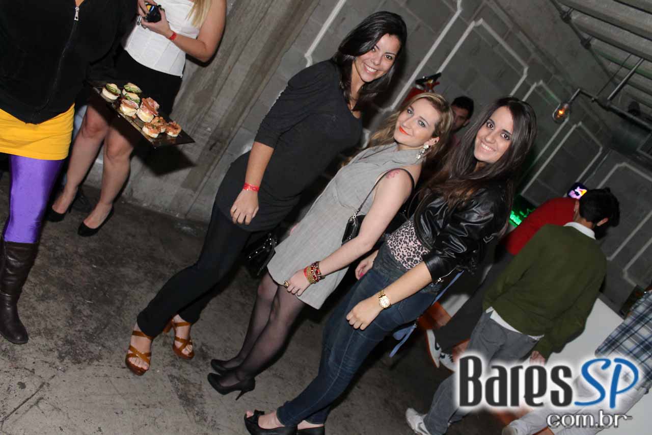 Sonique Bar realizou esquenta do Festival SWU com DJs Manu Versolato e Cris Pantojo Sonique Bar realizou esquenta do Festival SWU com DJs Manu Versolato e Cris Pantojo