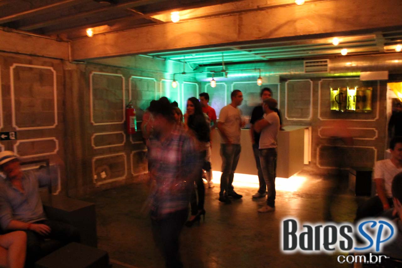 Sonique Bar realizou esquenta do Festival SWU com DJs Manu Versolato e Cris Pantojo Sonique Bar realizou esquenta do Festival SWU com DJs Manu Versolato e Cris Pantojo