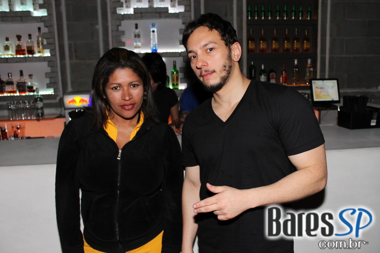 Sonique Bar realizou esquenta do Festival SWU com DJs Manu Versolato e Cris Pantojo Sonique Bar realizou esquenta do Festival SWU com DJs Manu Versolato e Cris Pantojo