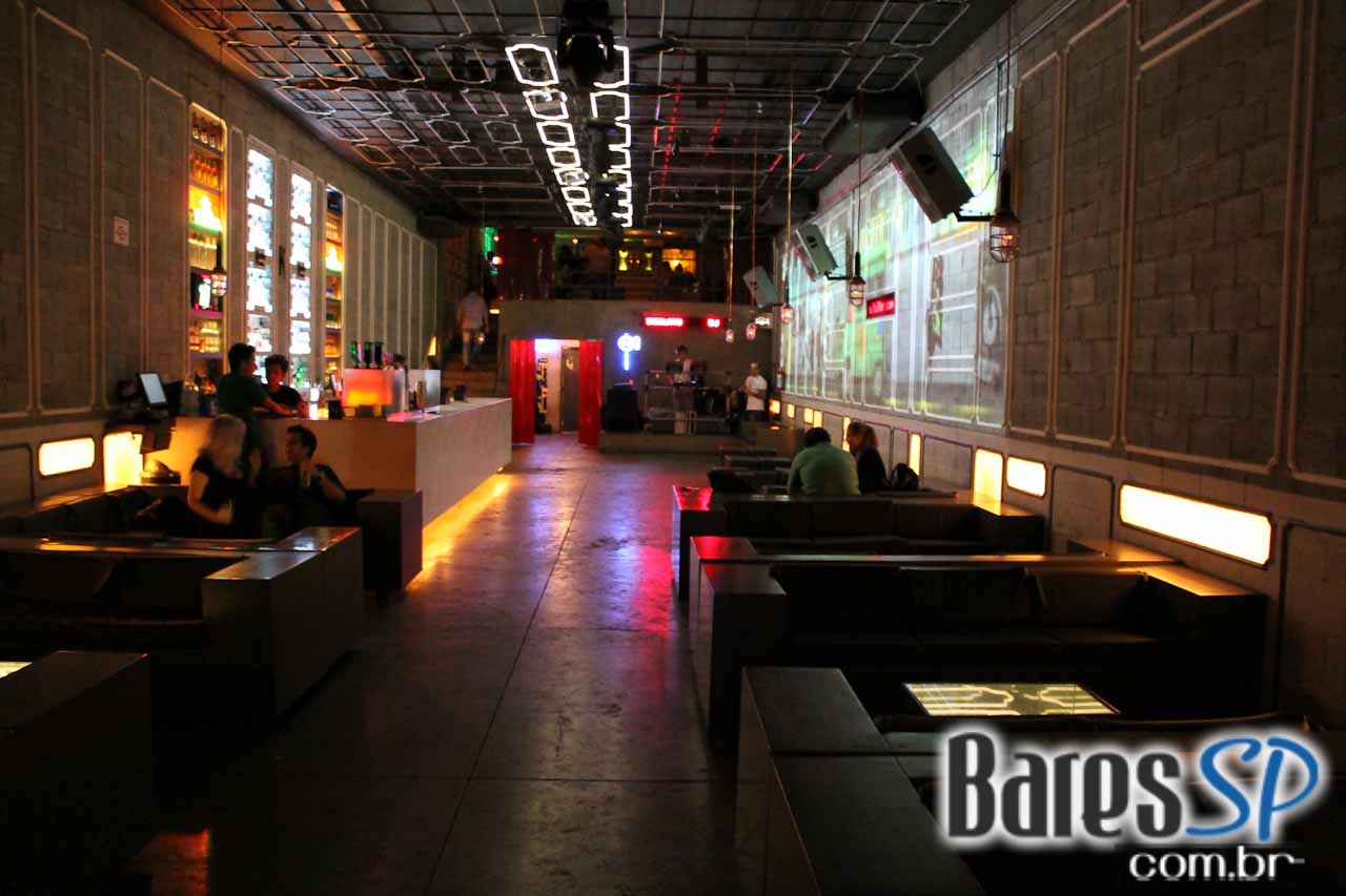 Sonique Bar realizou esquenta do Festival SWU com DJs Manu Versolato e Cris Pantojo Sonique Bar realizou esquenta do Festival SWU com DJs Manu Versolato e Cris Pantojo