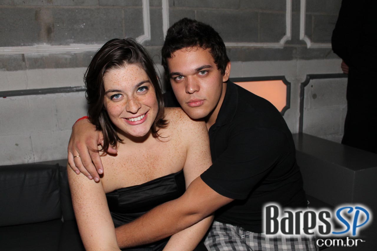 Sonique Bar realizou esquenta do Festival SWU com DJs Manu Versolato e Cris Pantojo Sonique Bar realizou esquenta do Festival SWU com DJs Manu Versolato e Cris Pantojo