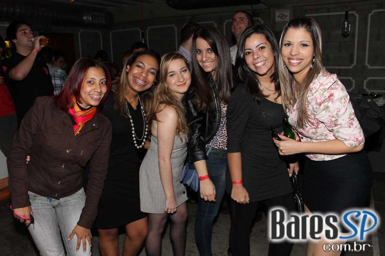 Sonique Bar realizou esquenta do Festival SWU com DJs Manu Versolato e Cris Pantojo Sonique Bar realizou esquenta do Festival SWU com DJs Manu Versolato e Cris Pantojo