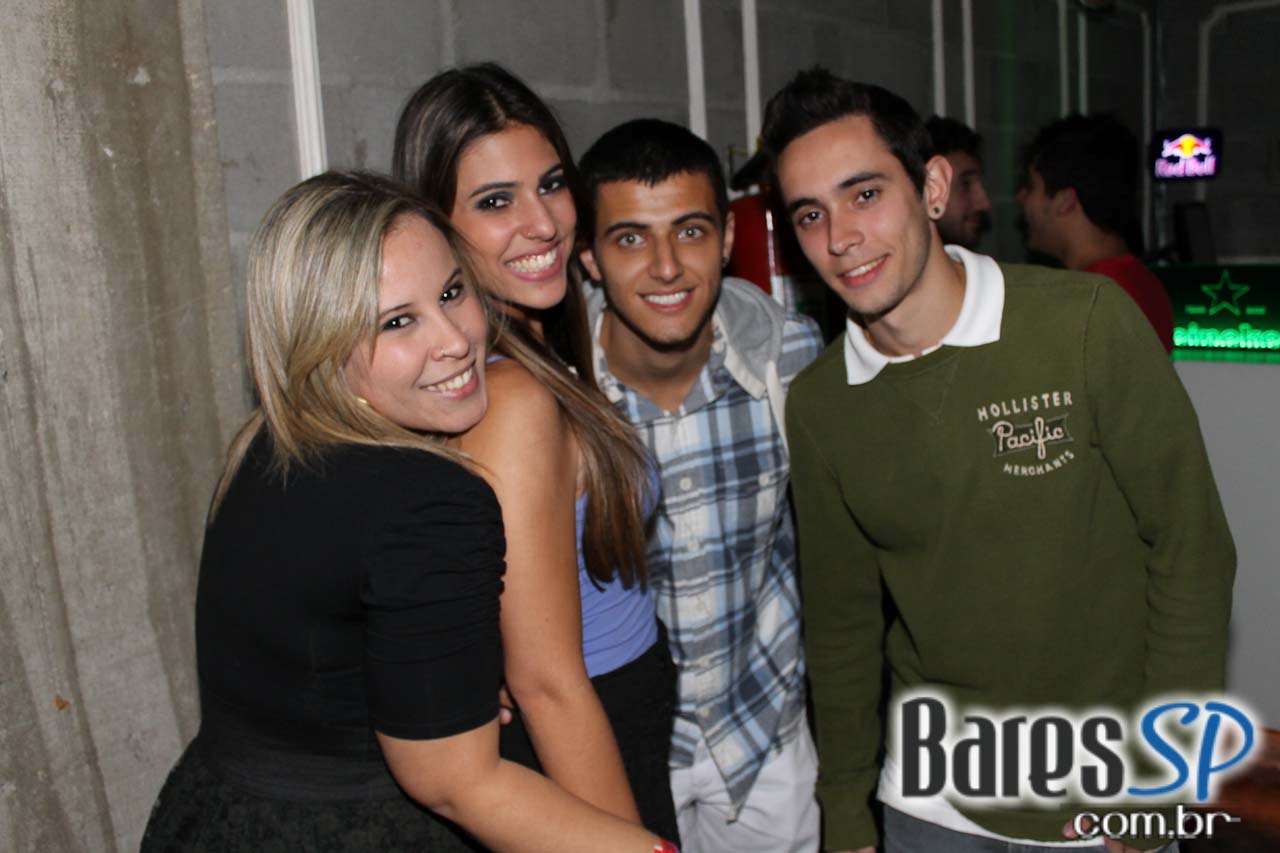 Sonique Bar realizou esquenta do Festival SWU com DJs Manu Versolato e Cris Pantojo Sonique Bar realizou esquenta do Festival SWU com DJs Manu Versolato e Cris Pantojo