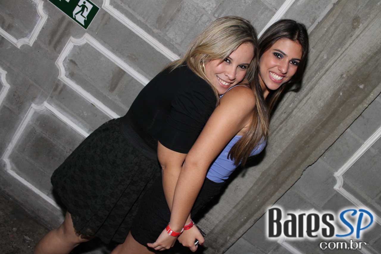 Sonique Bar realizou esquenta do Festival SWU com DJs Manu Versolato e Cris Pantojo Sonique Bar realizou esquenta do Festival SWU com DJs Manu Versolato e Cris Pantojo