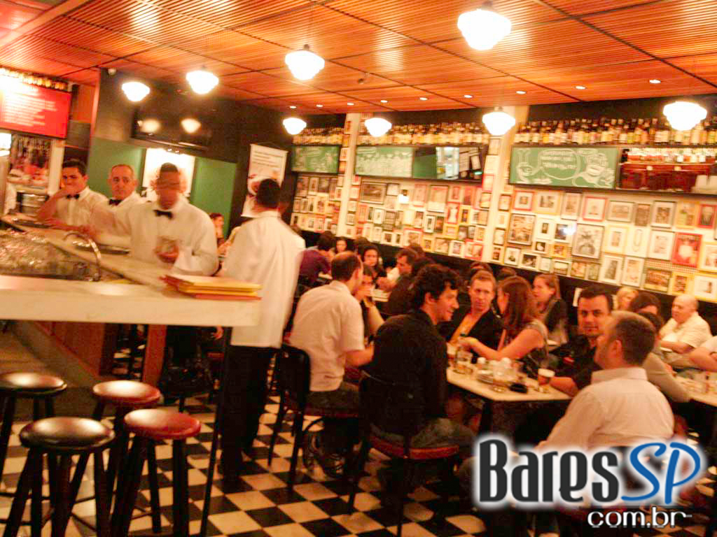Happy Hour do Bar Genial com chopp cremoso e deliciosos petiscos. Happy Hour do Bar Genial com chopp cremoso e deliciosos petiscos.