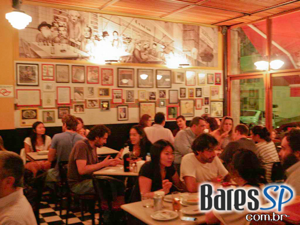 Happy Hour do Bar Genial com chopp cremoso e deliciosos petiscos. Happy Hour do Bar Genial com chopp cremoso e deliciosos petiscos.