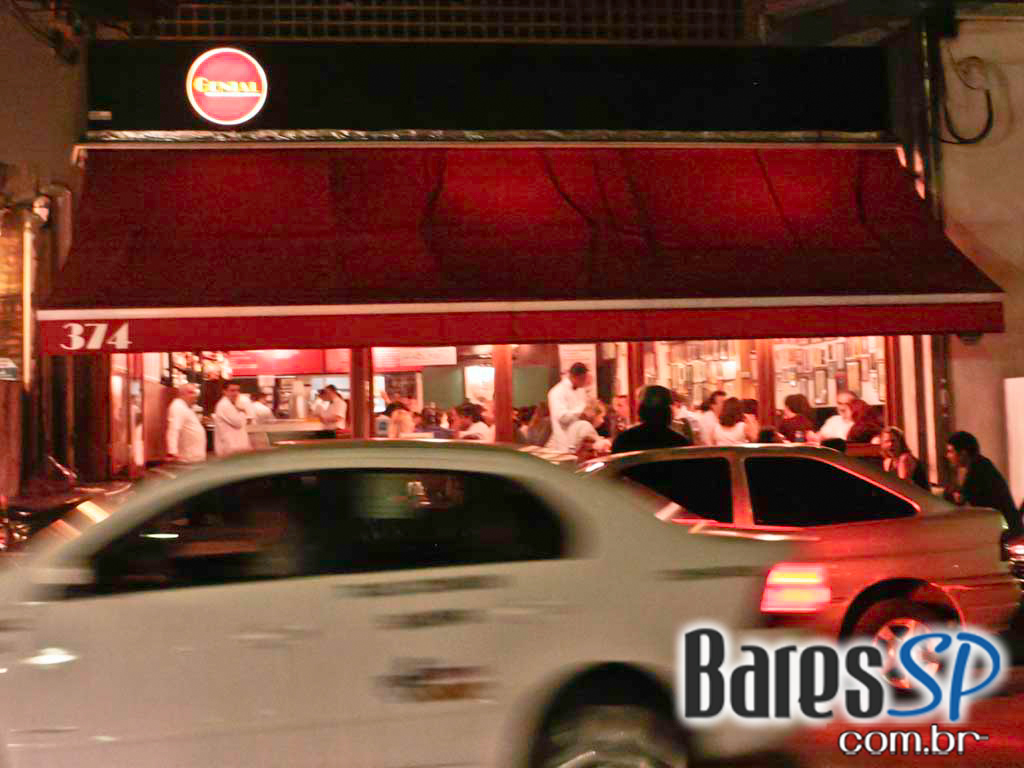 Happy Hour do Bar Genial com chopp cremoso e deliciosos petiscos. Happy Hour do Bar Genial com chopp cremoso e deliciosos petiscos.