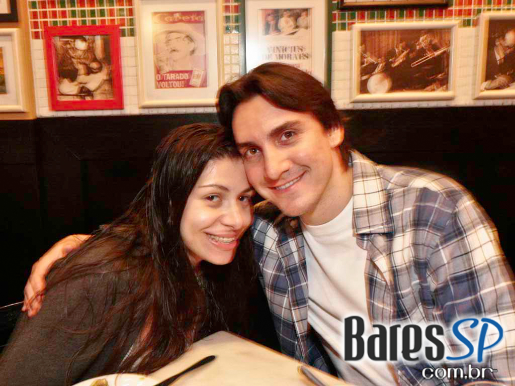 Happy Hour do Bar Genial com chopp cremoso e deliciosos petiscos. Happy Hour do Bar Genial com chopp cremoso e deliciosos petiscos.