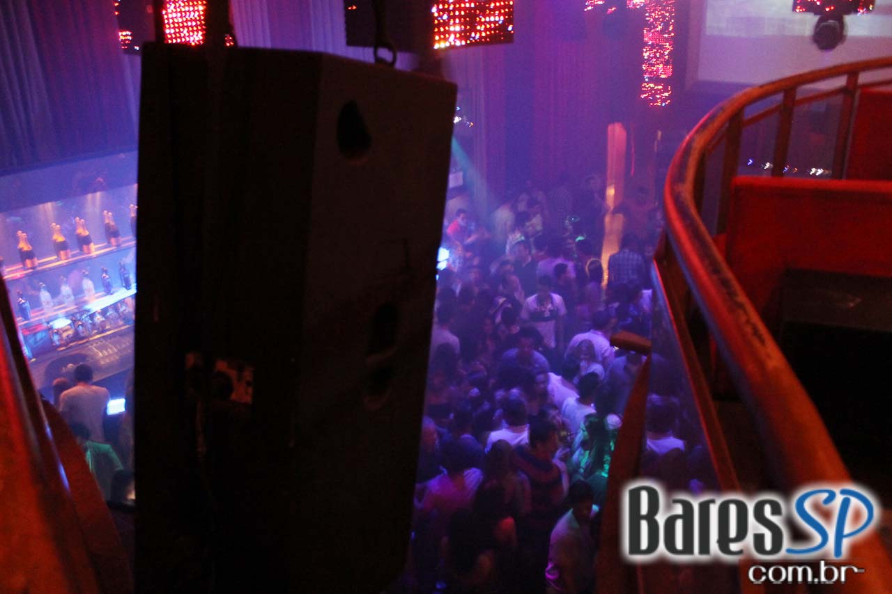 Cabaret recebeu convidado especial para esquentar a noite de sábado Cabaret recebeu convidado especial para esquentar a noite de sábado