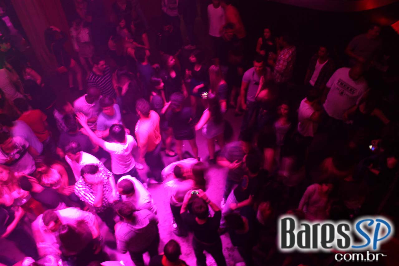 Cabaret recebeu convidado especial para esquentar a noite de sábado Cabaret recebeu convidado especial para esquentar a noite de sábado