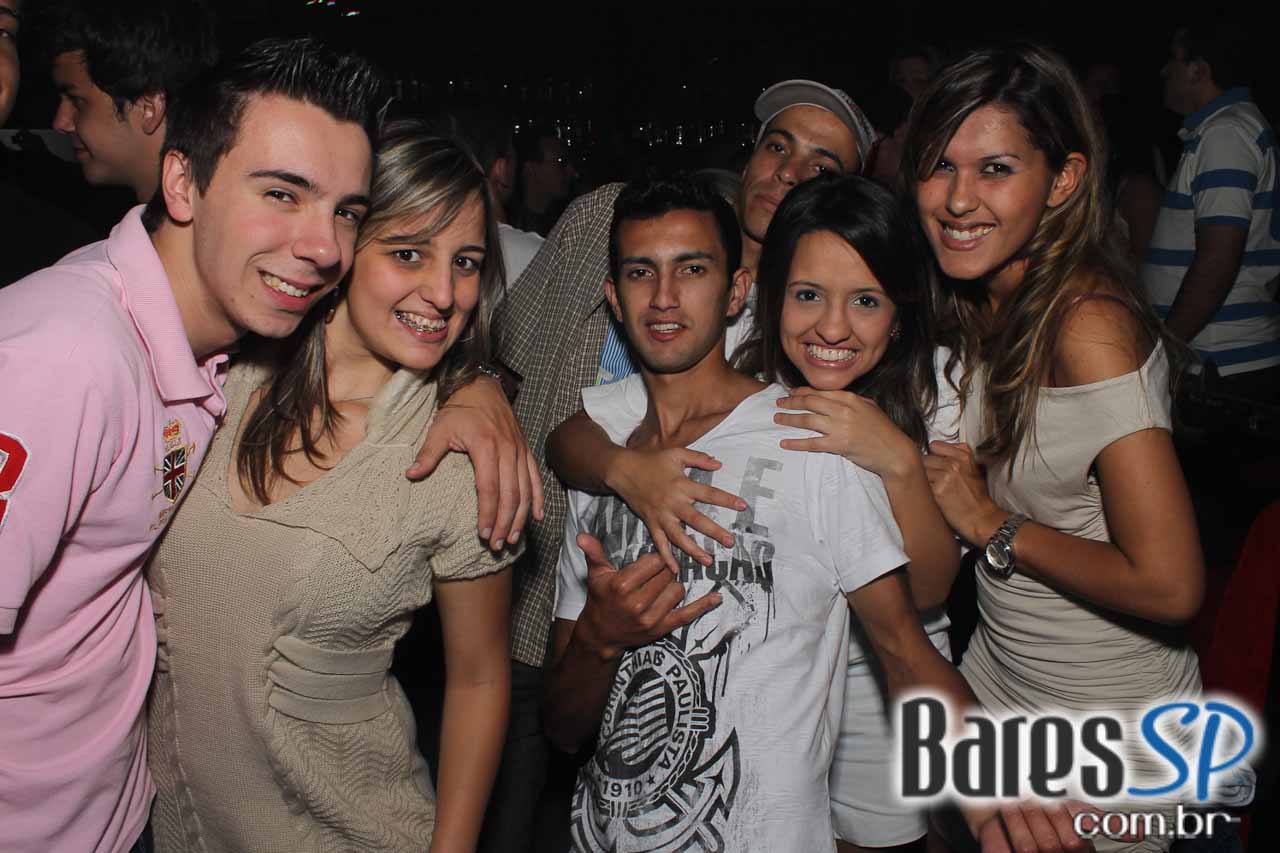 Cabaret recebeu convidado especial para esquentar a noite de sábado Cabaret recebeu convidado especial para esquentar a noite de sábado