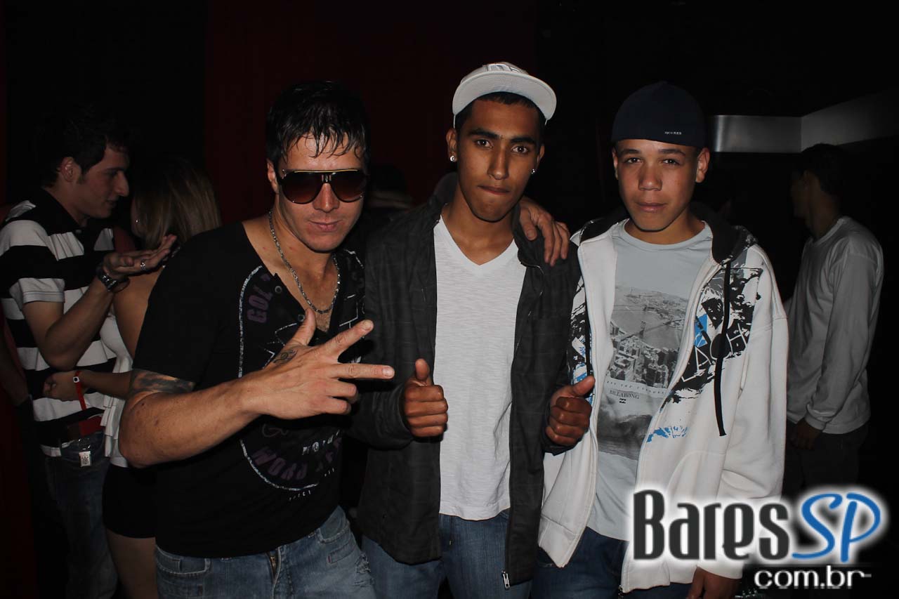 Cabaret recebeu convidado especial para esquentar a noite de sábado Cabaret recebeu convidado especial para esquentar a noite de sábado