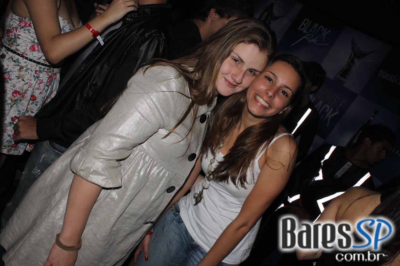 Cabaret recebeu convidado especial para esquentar a noite de sábado Cabaret recebeu convidado especial para esquentar a noite de sábado