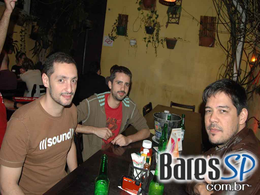 Quarta-Feira foi dia de happy hours no Bar Exquisito, na Bela Cintra Quarta-Feira foi dia de happy hours no Bar Exquisito, na Bela Cintra