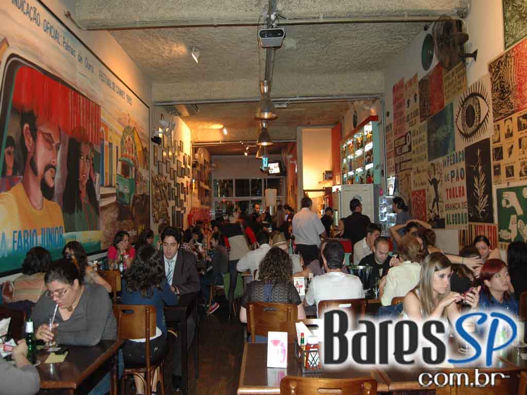 Quarta-Feira foi dia de happy hours no Bar Exquisito, na Bela Cintra Quarta-Feira foi dia de happy hours no Bar Exquisito, na Bela Cintra