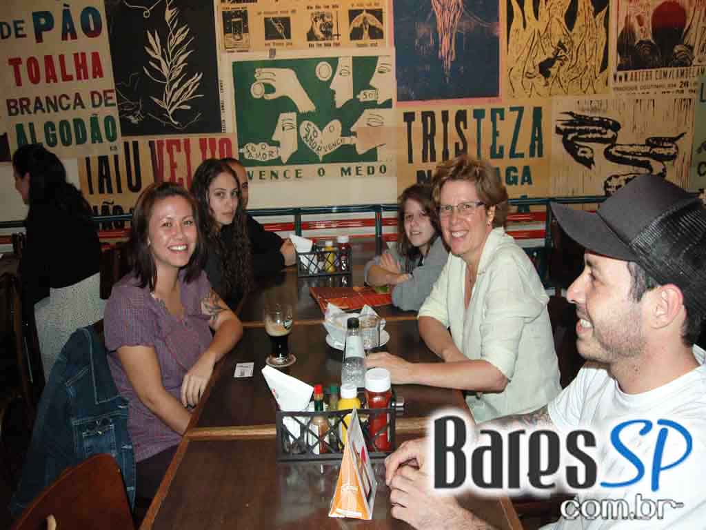 Quarta-Feira foi dia de happy hours no Bar Exquisito, na Bela Cintra Quarta-Feira foi dia de happy hours no Bar Exquisito, na Bela Cintra