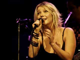 Cantora Luiza Possi no Tom Jazz