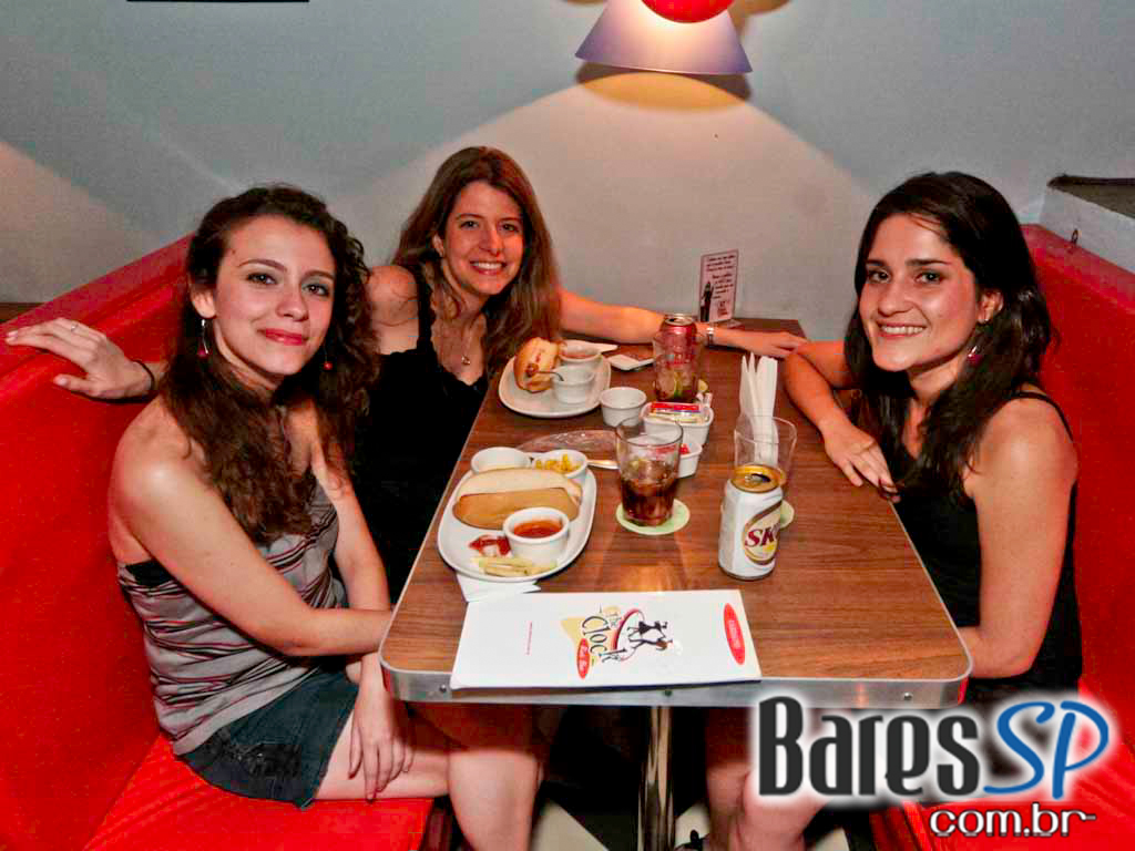 A casa noturna retrô, The Clock Rock Bar, comemorou sete anos com ídolos da Jovem Guarda A casa noturna retrô, The Clock Rock Bar, comemorou sete anos com ídolos da Jovem Guarda