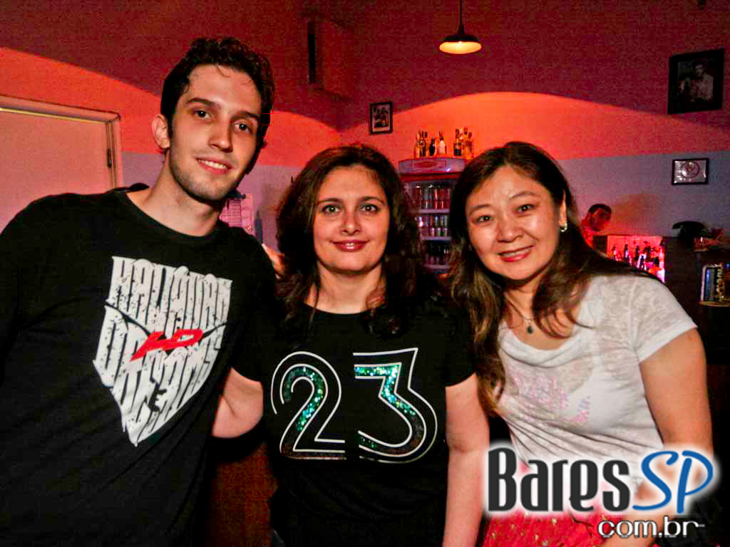 A casa noturna retrô, The Clock Rock Bar, comemorou sete anos com ídolos da Jovem Guarda A casa noturna retrô, The Clock Rock Bar, comemorou sete anos com ídolos da Jovem Guarda