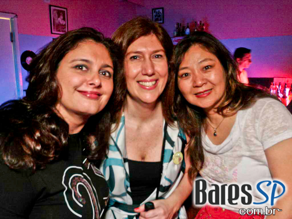 A casa noturna retrô, The Clock Rock Bar, comemorou sete anos com ídolos da Jovem Guarda A casa noturna retrô, The Clock Rock Bar, comemorou sete anos com ídolos da Jovem Guarda