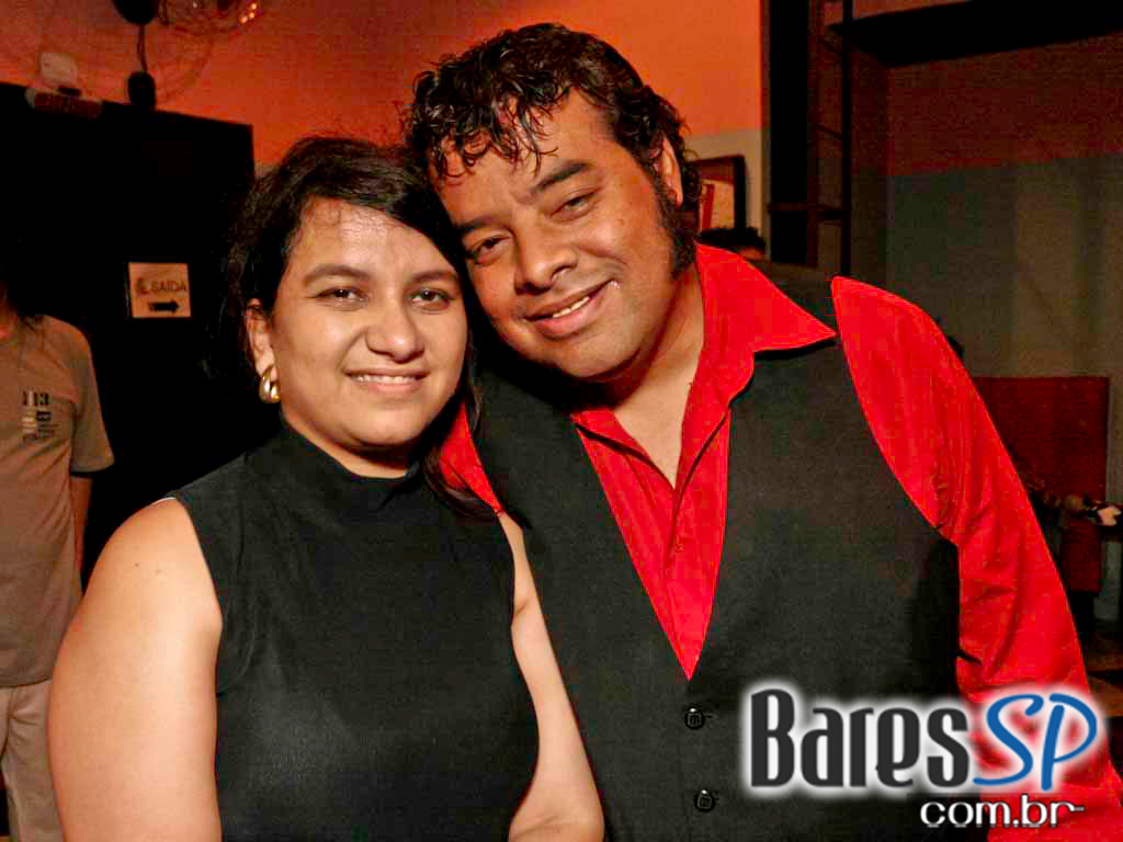 A casa noturna retrô, The Clock Rock Bar, comemorou sete anos com ídolos da Jovem Guarda A casa noturna retrô, The Clock Rock Bar, comemorou sete anos com ídolos da Jovem Guarda