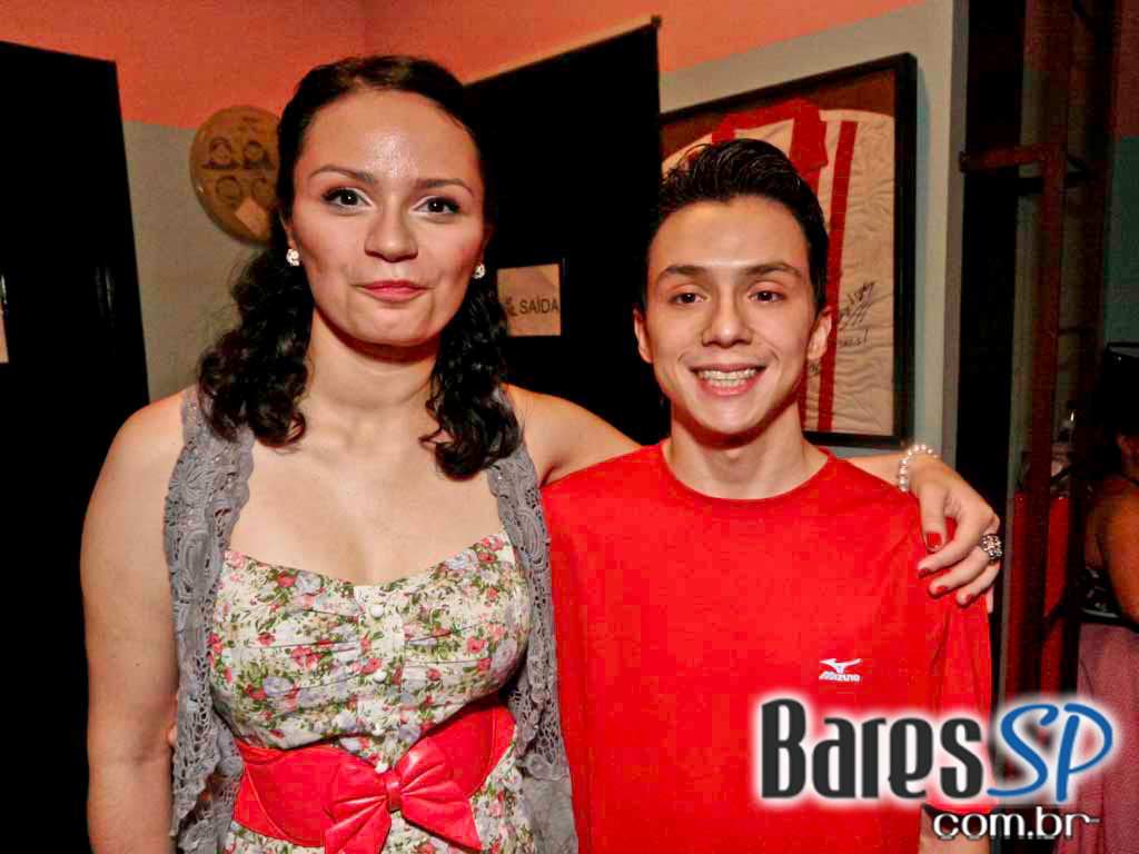 A casa noturna retrô, The Clock Rock Bar, comemorou sete anos com ídolos da Jovem Guarda A casa noturna retrô, The Clock Rock Bar, comemorou sete anos com ídolos da Jovem Guarda