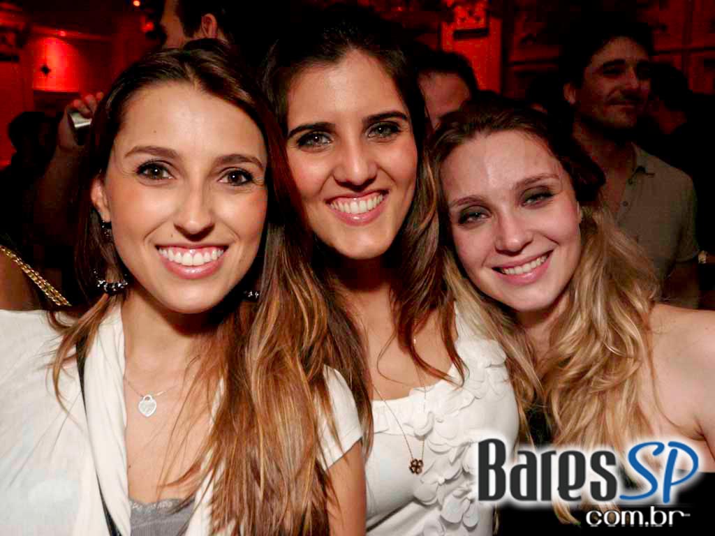 Ballroom recebe escola de samba Rosas de Ouro e DJs na festa 3 em 1 nesse sábado Ballroom recebe escola de samba Rosas de Ouro e DJs na festa 3 em 1 nesse sábado