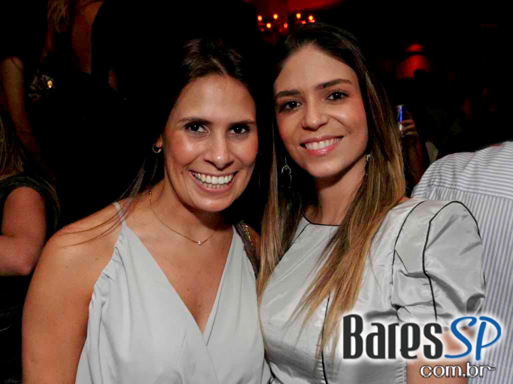 Ballroom recebe escola de samba Rosas de Ouro e DJs na festa 3 em 1 nesse sábado Ballroom recebe escola de samba Rosas de Ouro e DJs na festa 3 em 1 nesse sábado