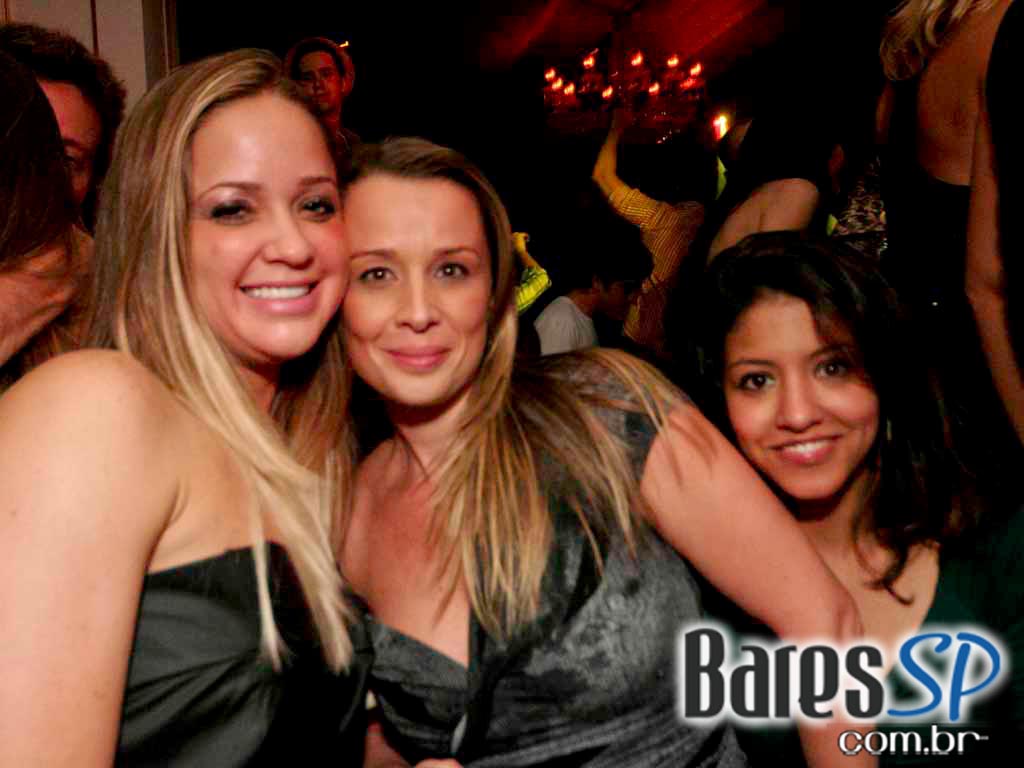 Ballroom recebe escola de samba Rosas de Ouro e DJs na festa 3 em 1 nesse sábado Ballroom recebe escola de samba Rosas de Ouro e DJs na festa 3 em 1 nesse sábado