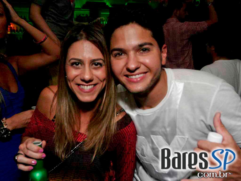 Ballroom recebe escola de samba Rosas de Ouro e DJs na festa 3 em 1 nesse sábado Ballroom recebe escola de samba Rosas de Ouro e DJs na festa 3 em 1 nesse sábado