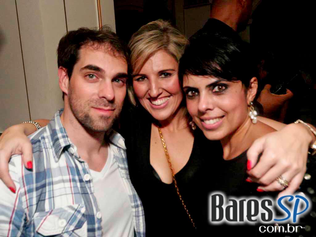 Ballroom recebe escola de samba Rosas de Ouro e DJs na festa 3 em 1 nesse sábado Ballroom recebe escola de samba Rosas de Ouro e DJs na festa 3 em 1 nesse sábado