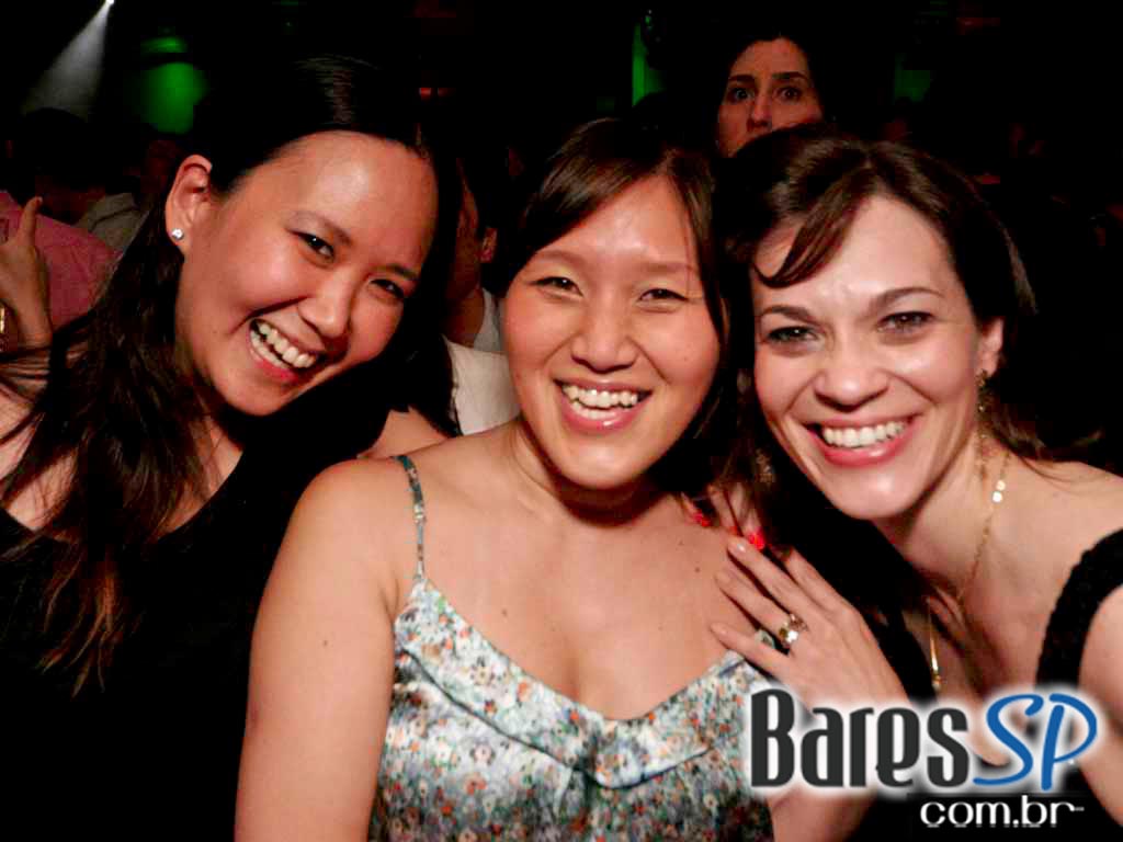 Ballroom recebe escola de samba Rosas de Ouro e DJs na festa 3 em 1 nesse sábado Ballroom recebe escola de samba Rosas de Ouro e DJs na festa 3 em 1 nesse sábado