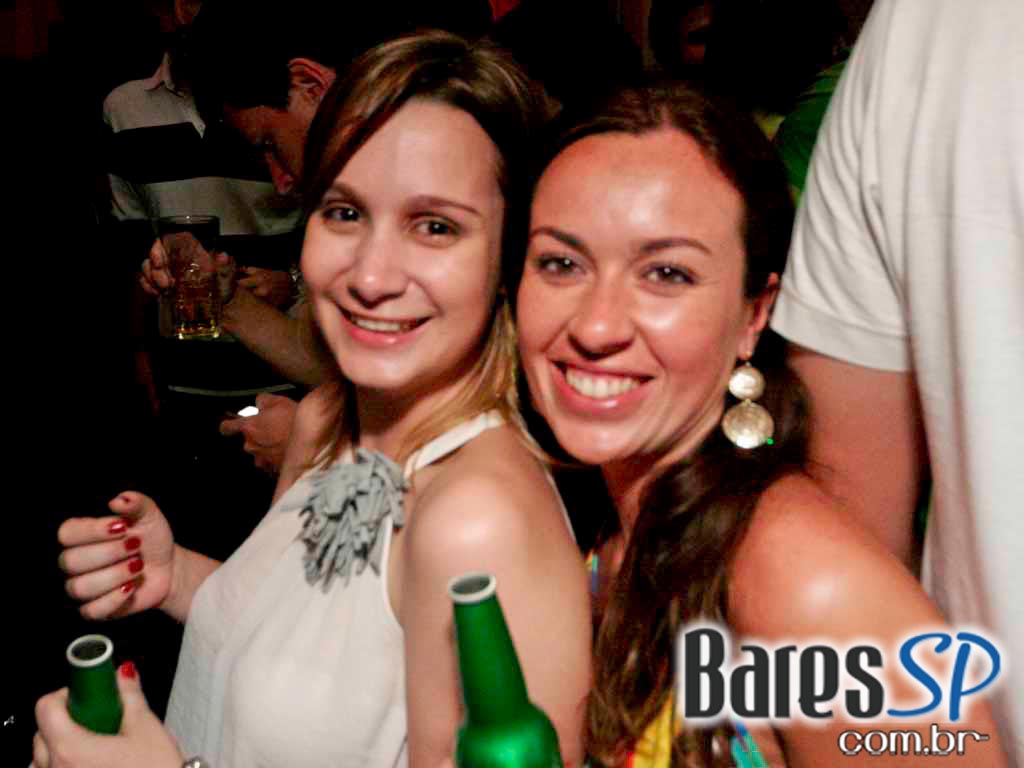 Ballroom recebe escola de samba Rosas de Ouro e DJs na festa 3 em 1 nesse sábado Ballroom recebe escola de samba Rosas de Ouro e DJs na festa 3 em 1 nesse sábado