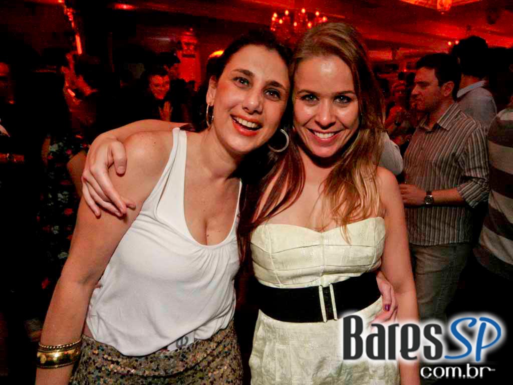 Ballroom recebe escola de samba Rosas de Ouro e DJs na festa 3 em 1 nesse sábado Ballroom recebe escola de samba Rosas de Ouro e DJs na festa 3 em 1 nesse sábado