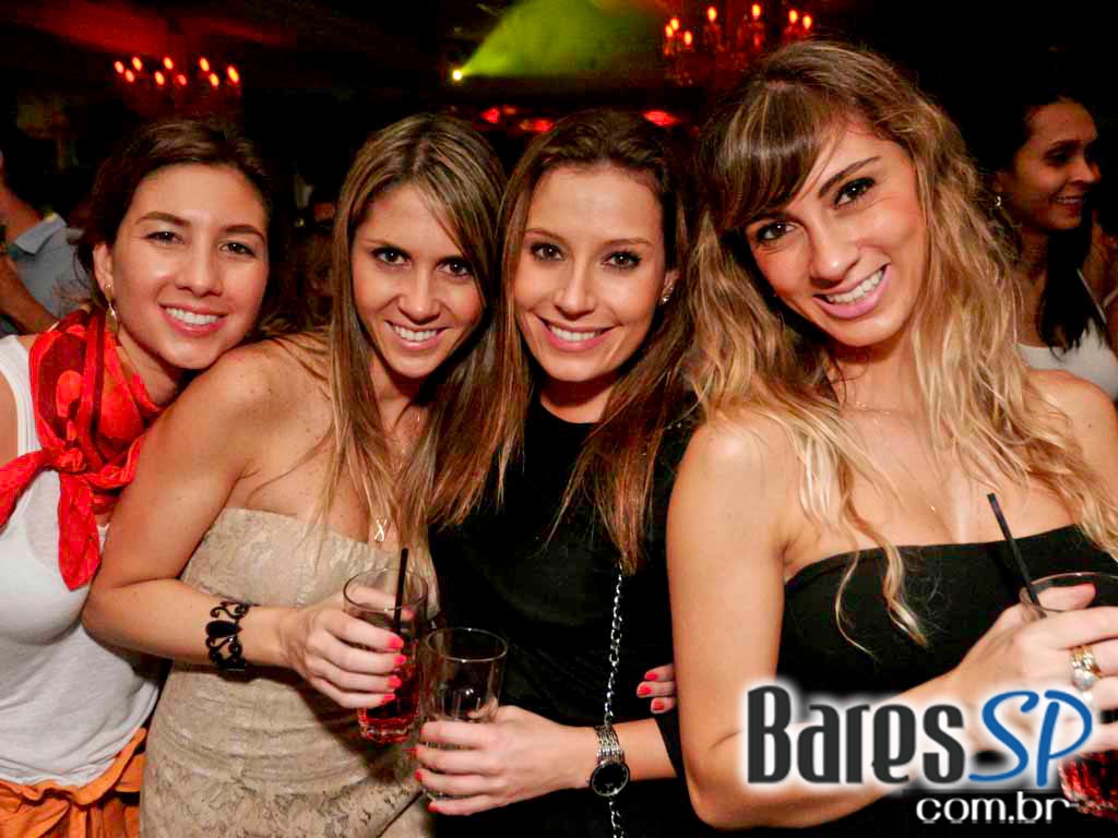 Ballroom recebe escola de samba Rosas de Ouro e DJs na festa 3 em 1 nesse sábado Ballroom recebe escola de samba Rosas de Ouro e DJs na festa 3 em 1 nesse sábado