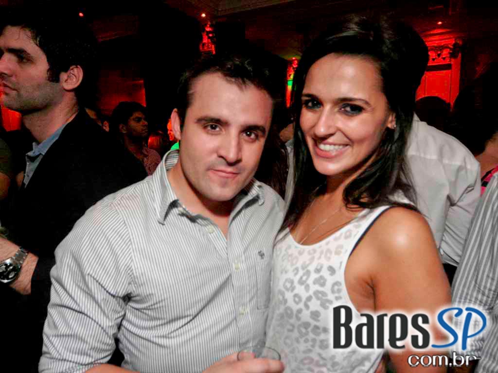 Ballroom recebe escola de samba Rosas de Ouro e DJs na festa 3 em 1 nesse sábado Ballroom recebe escola de samba Rosas de Ouro e DJs na festa 3 em 1 nesse sábado