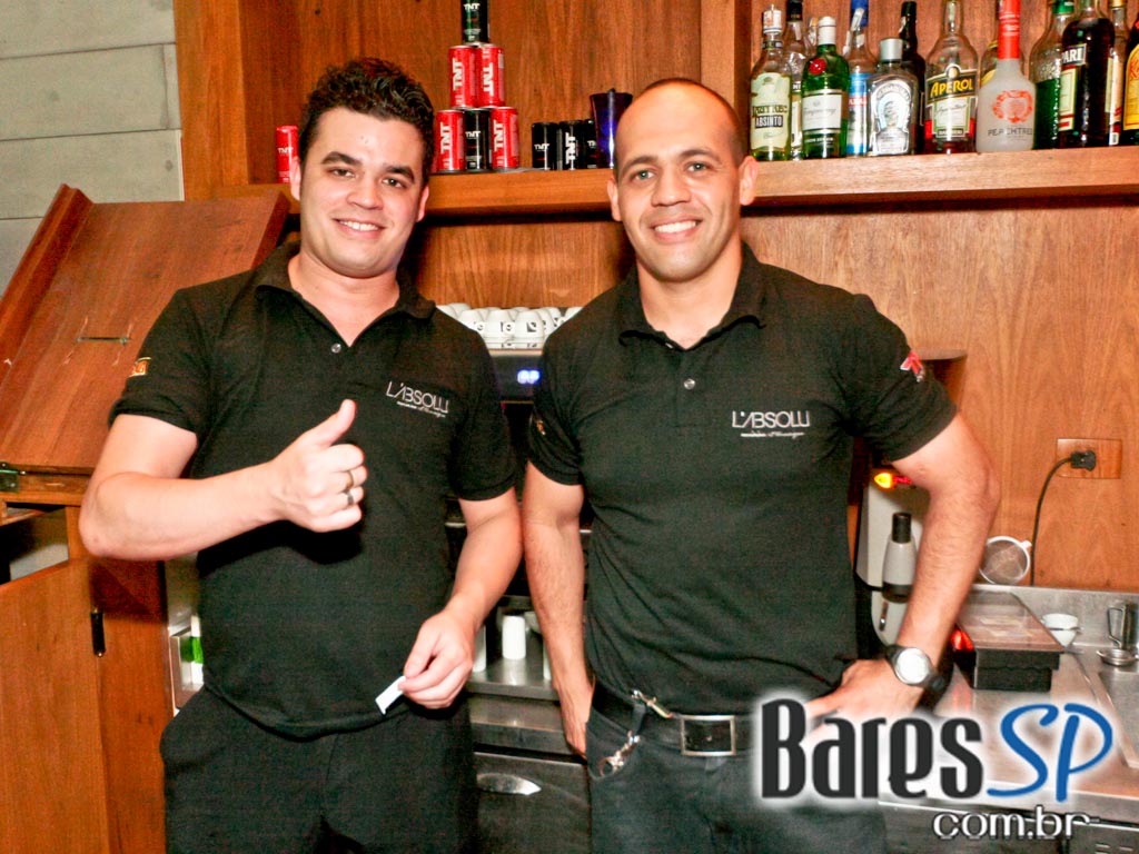 L'Absolu recebeu show acústico com músico Rodrigo Reys L'Absolu recebeu show acústico com músico Rodrigo Reys