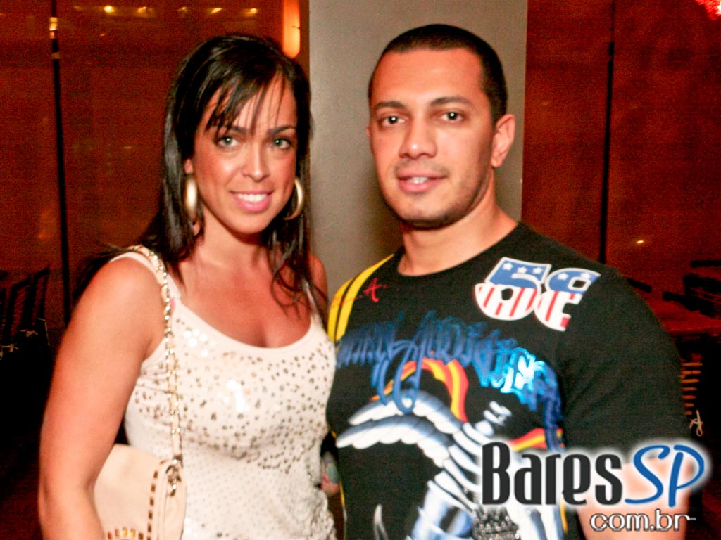 L'Absolu recebeu show acústico com músico Rodrigo Reys L'Absolu recebeu show acústico com músico Rodrigo Reys