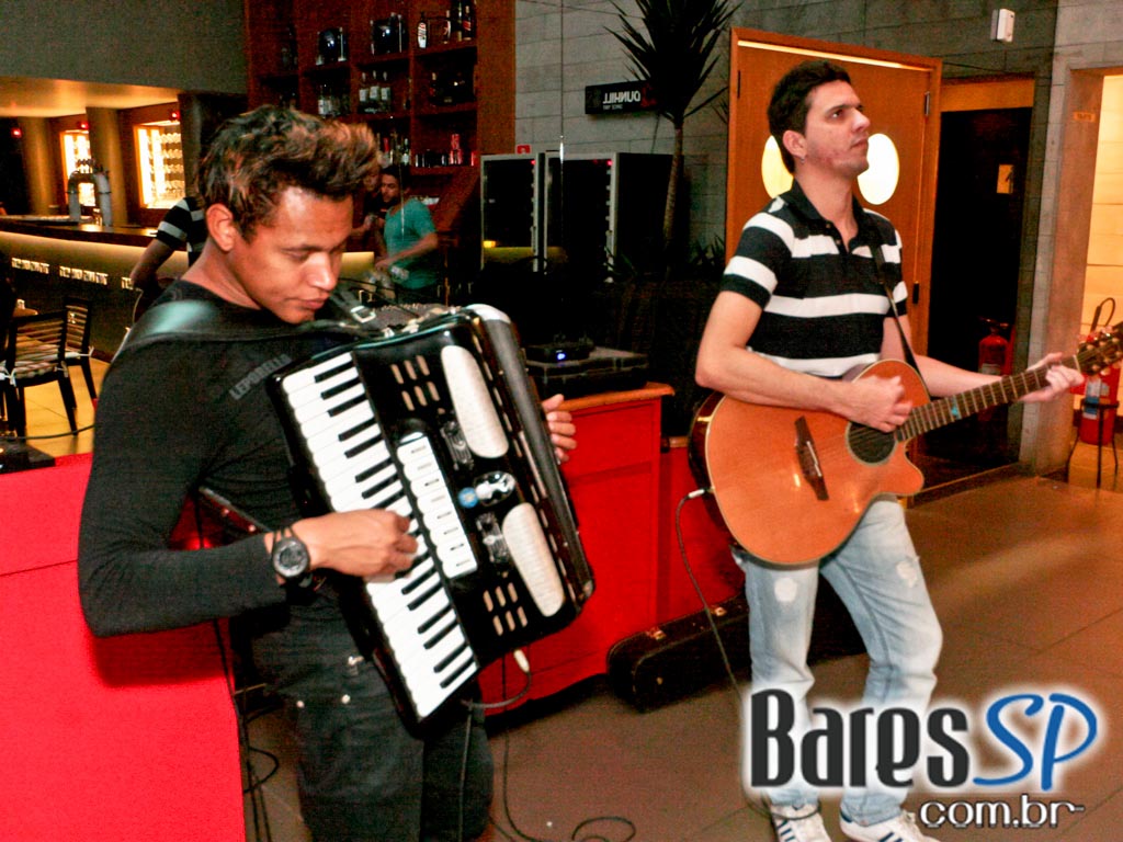 L'Absolu recebeu show acústico com músico Rodrigo Reys L'Absolu recebeu show acústico com músico Rodrigo Reys