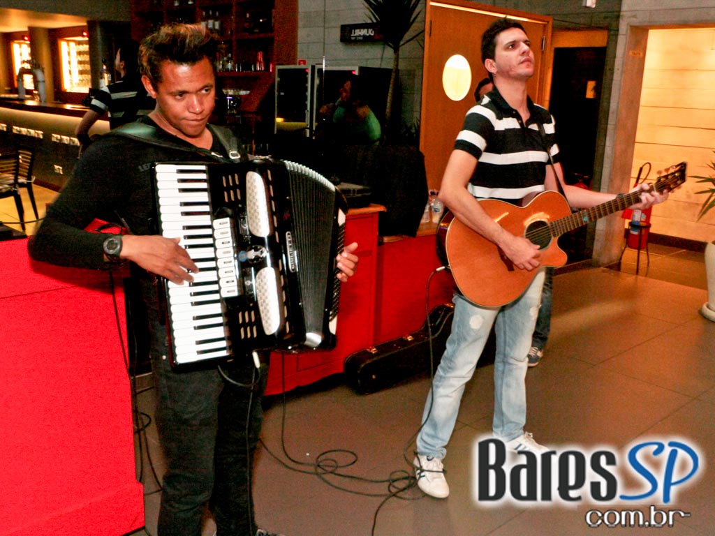 L'Absolu recebeu show acústico com músico Rodrigo Reys L'Absolu recebeu show acústico com músico Rodrigo Reys